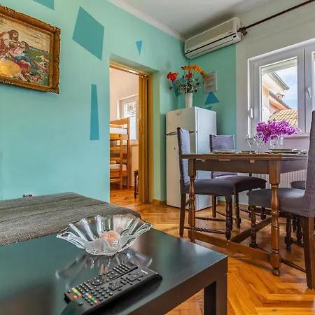 Two-bedroom In Lejlighed Medulin